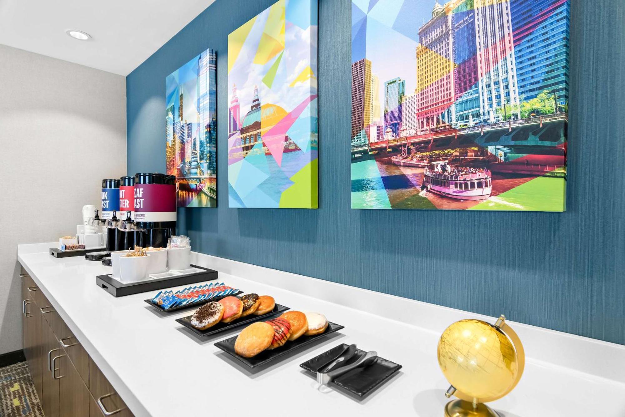 Hampton Inn & Suites Chicago Medical District Uic Extérieur photo
